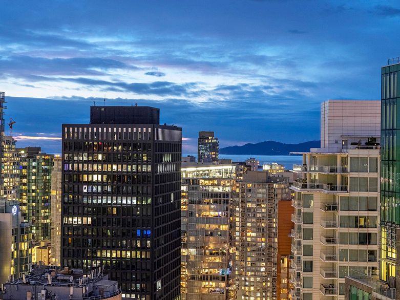 2803 1077 W Cordova Street