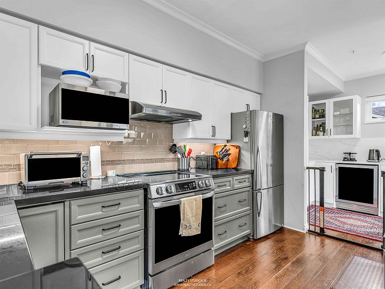 4 2315 W 10th Avenue