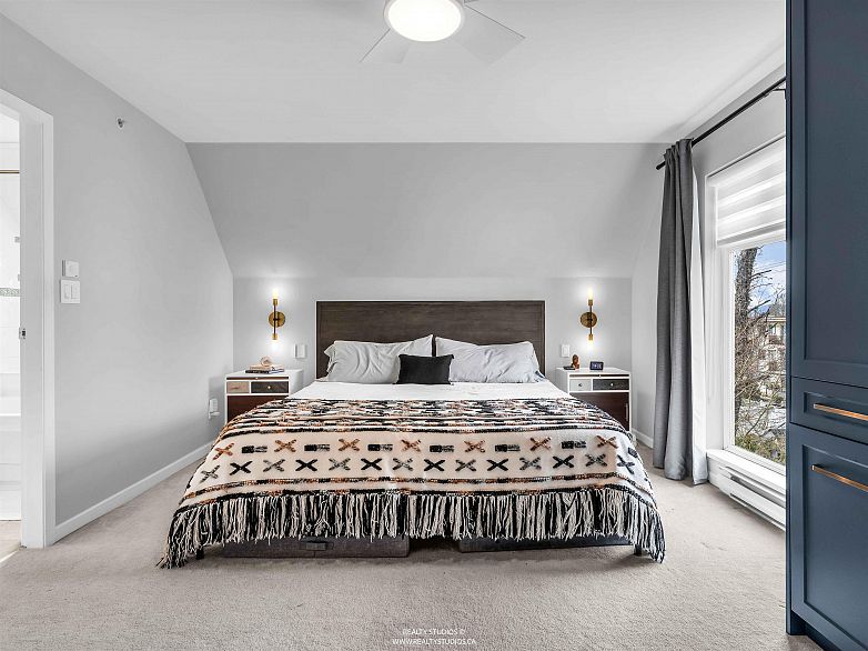 4 2315 W 10th Avenue