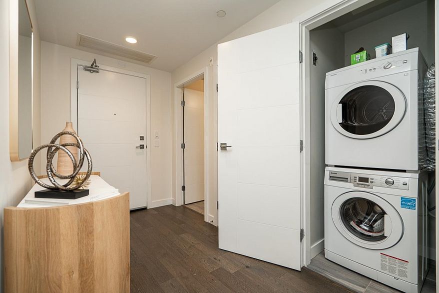 217 5033 Cambie Street