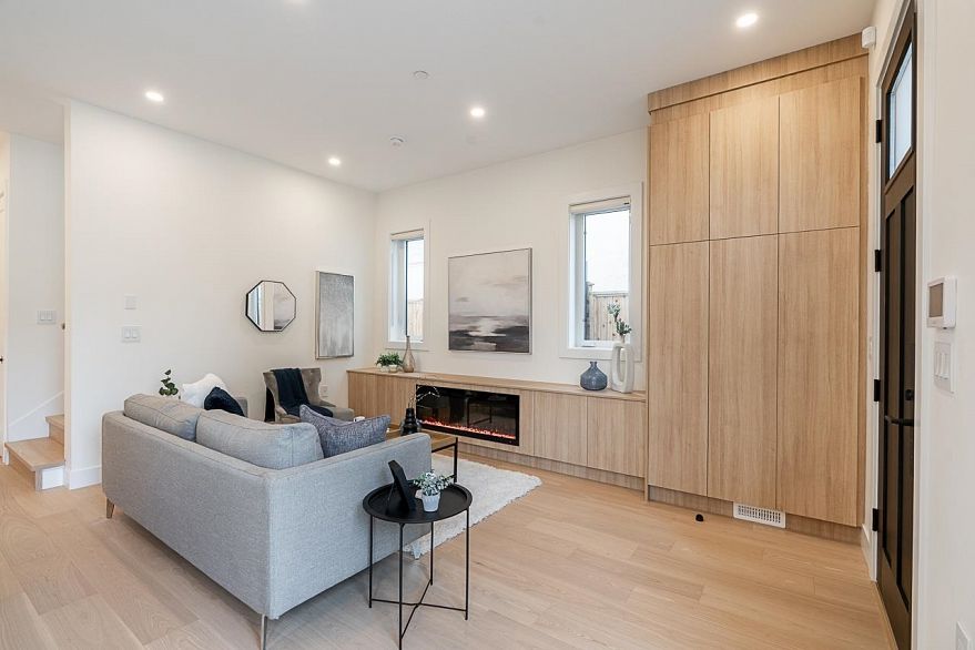 1 2248 E 48th Avenue