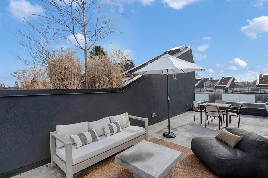 48 W King Edward Avenue