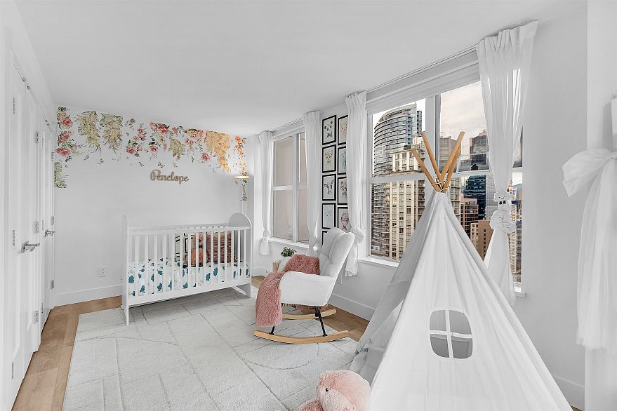 2504 969 Richards Street