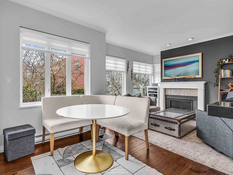 4 2315 W 10th Avenue