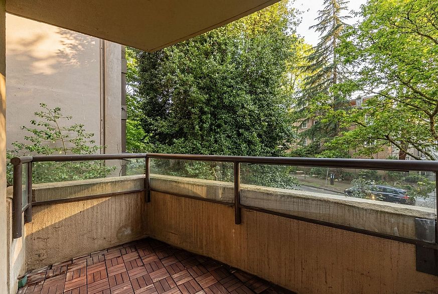 201 1225 Barclay Street