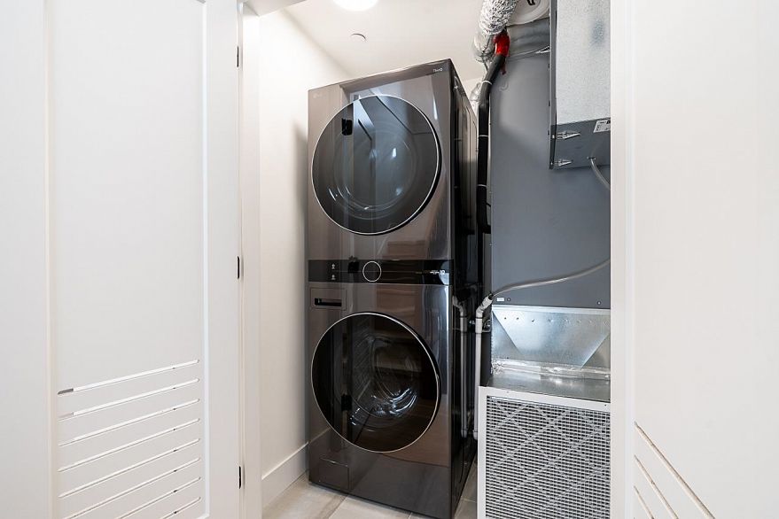 1 2248 E 48th Avenue