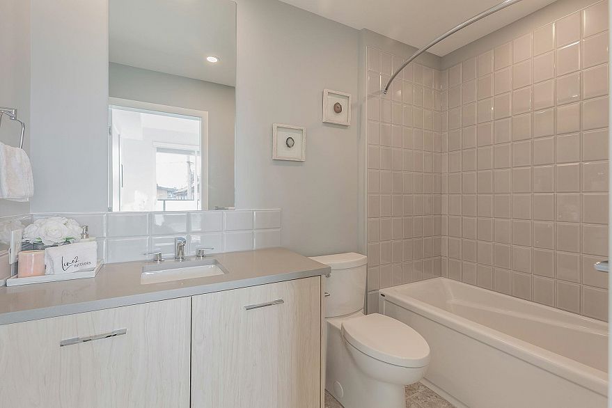 303 4933 Clarendon Street