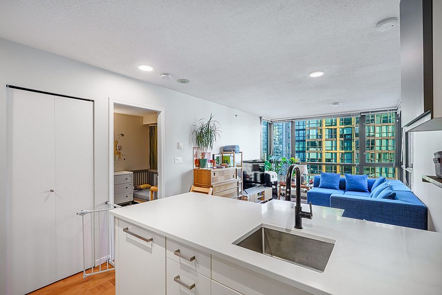 1706 1367 Alberni Street