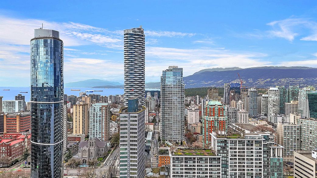 2504 969 Richards Street