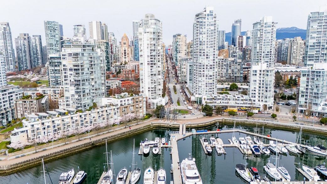 D7 1088 Marinaside Crescent