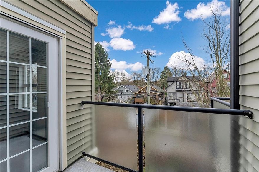 307 876 W 16th Avenue