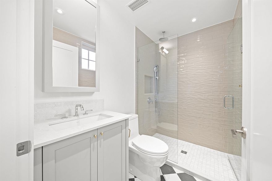 5815 Highbury Street