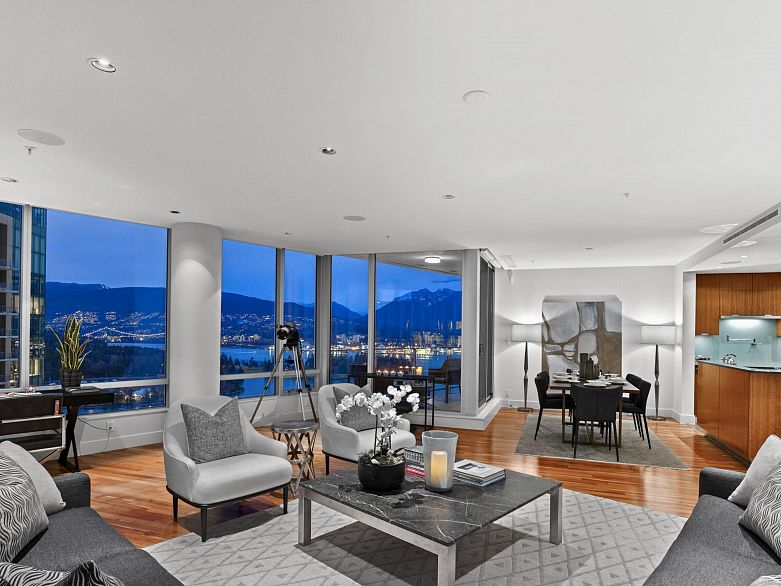 2803 1077 W Cordova Street