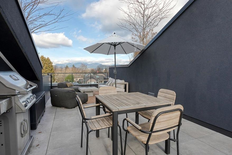 48 W King Edward Avenue