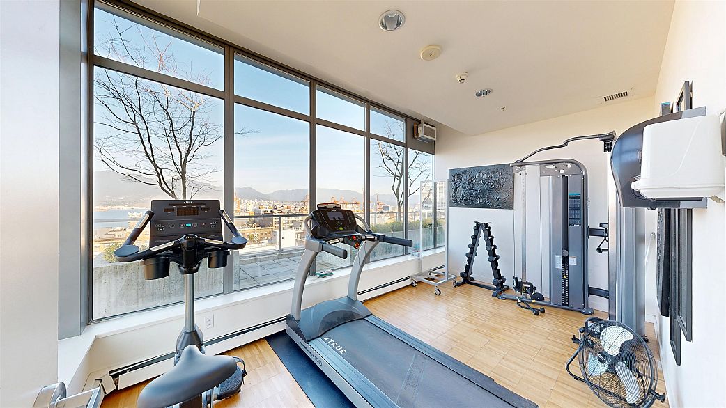 905 66 W Cordova Street