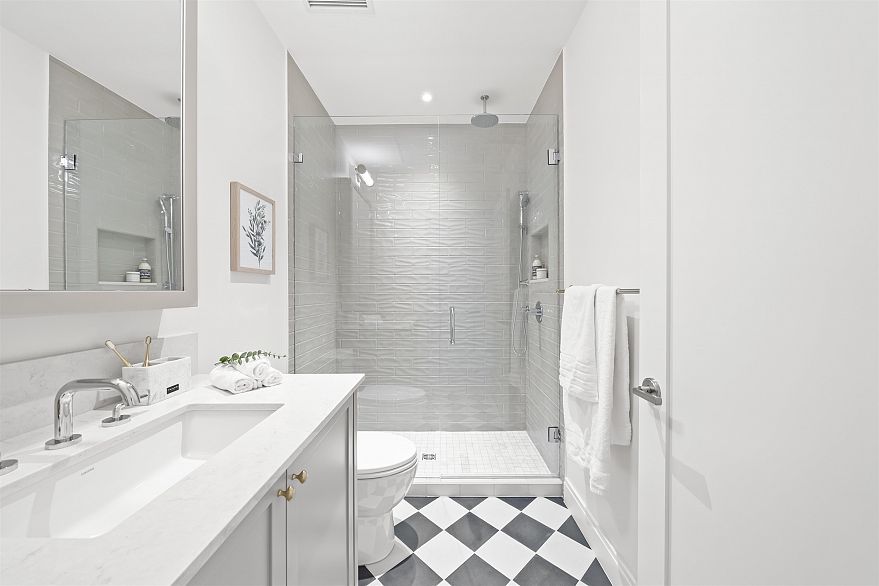 2 5819 Highbury Street