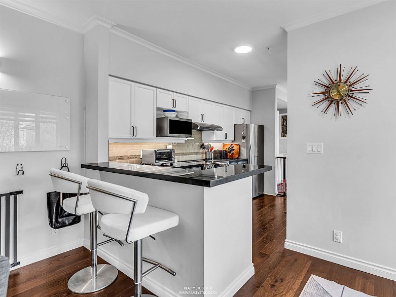 4 2315 W 10th Avenue