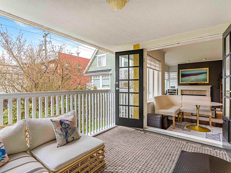 4 2315 W 10th Avenue