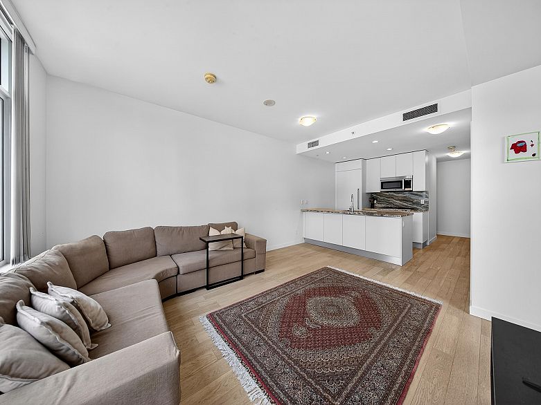 301 2565 Maple Street