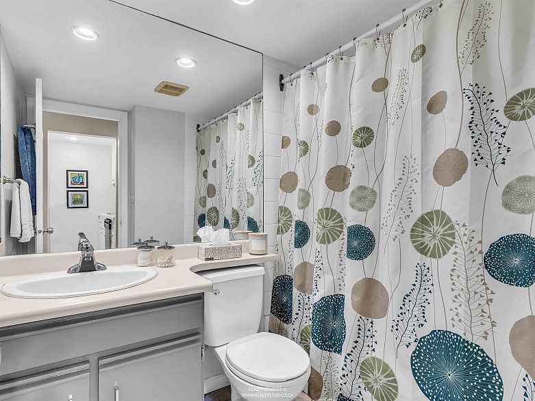 109 555 W 14th Avenue