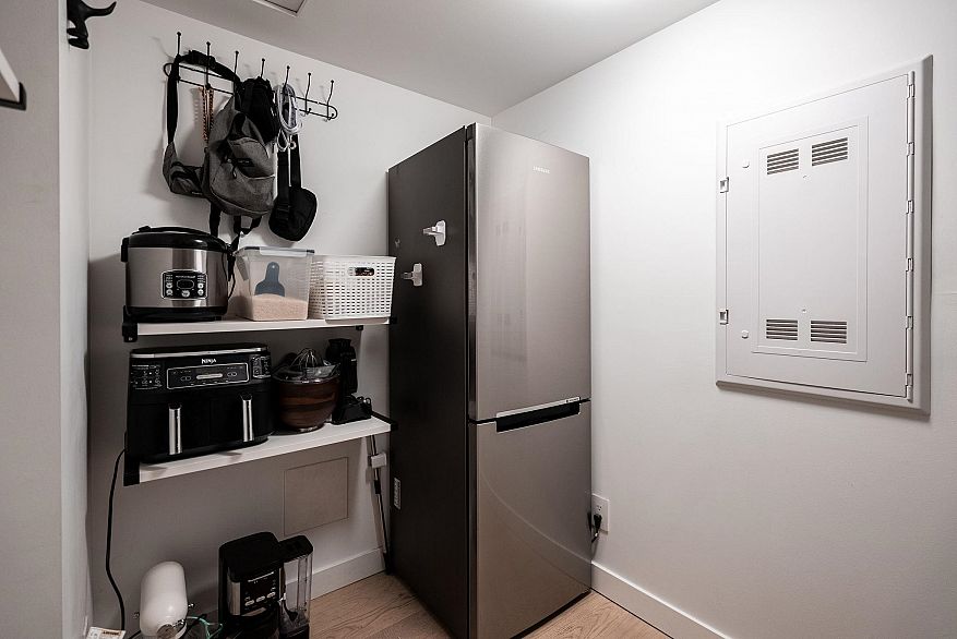 1801 4638 Gladstone Street