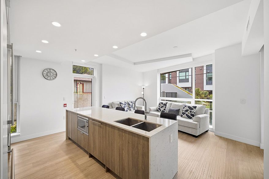 103 7638 Cambie Street