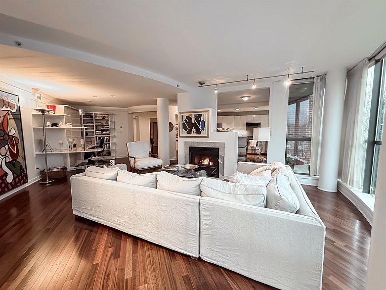 902 1888 Alberni Street