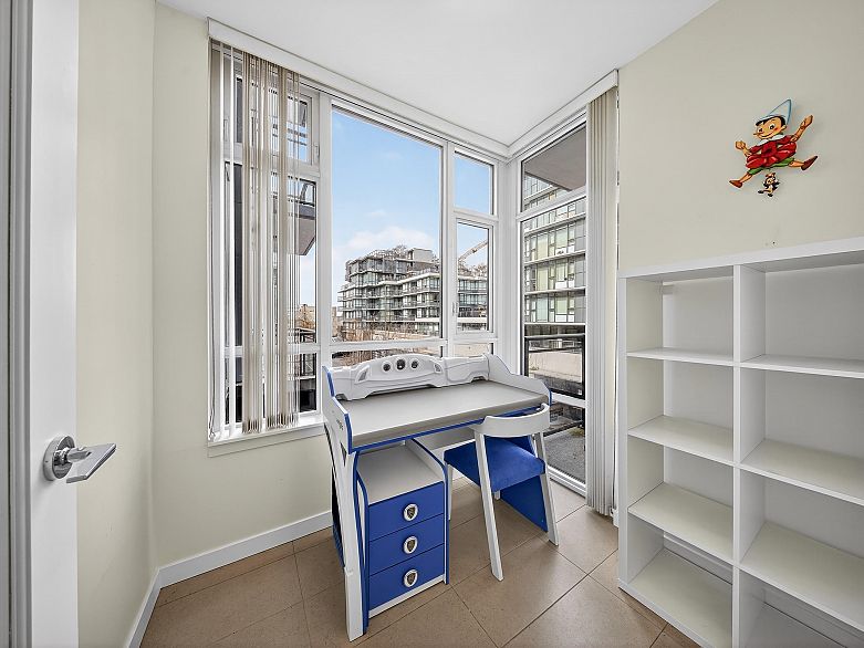 301 2565 Maple Street