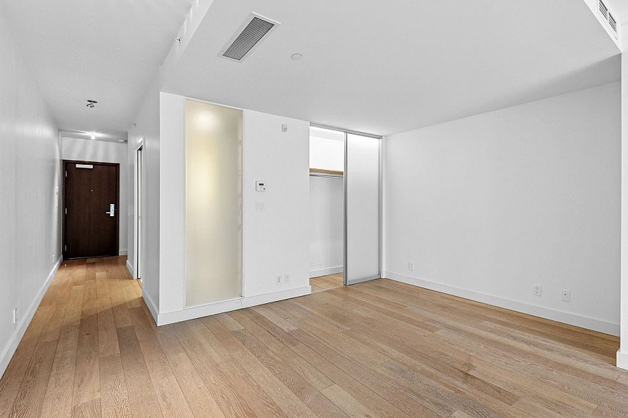 206 1477 W Pender Street