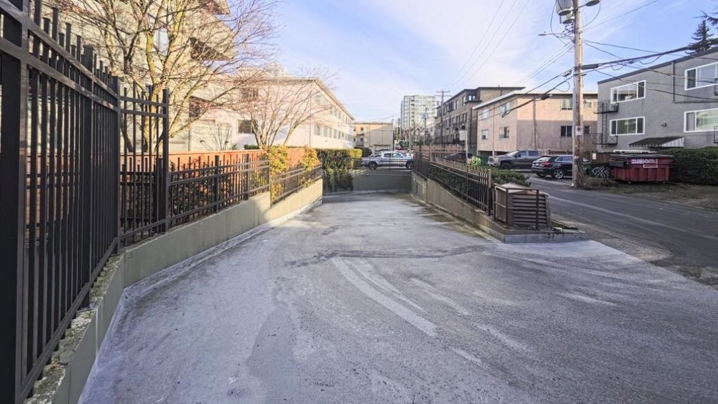 408 1476 W 10th Avenue