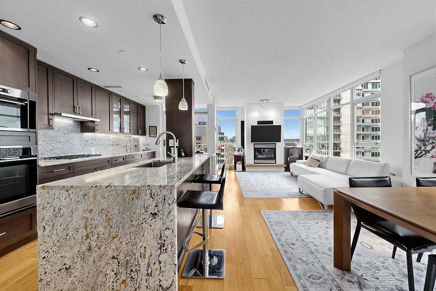 2006 1483 Homer Street