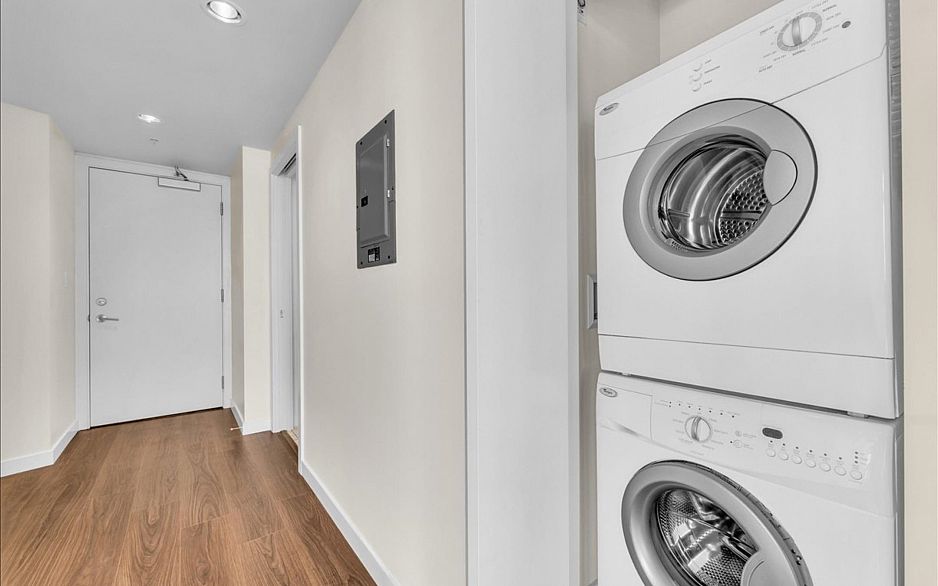 1009 4815 Eldorado Mews