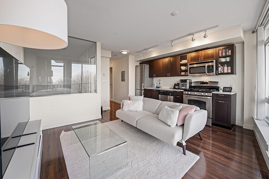 612 4888 Nanaimo Street