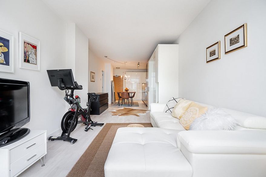 106 1777 W 7th Avenue