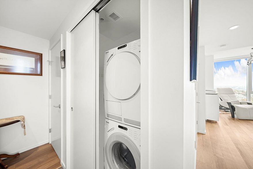 1808 8555 Granville Street