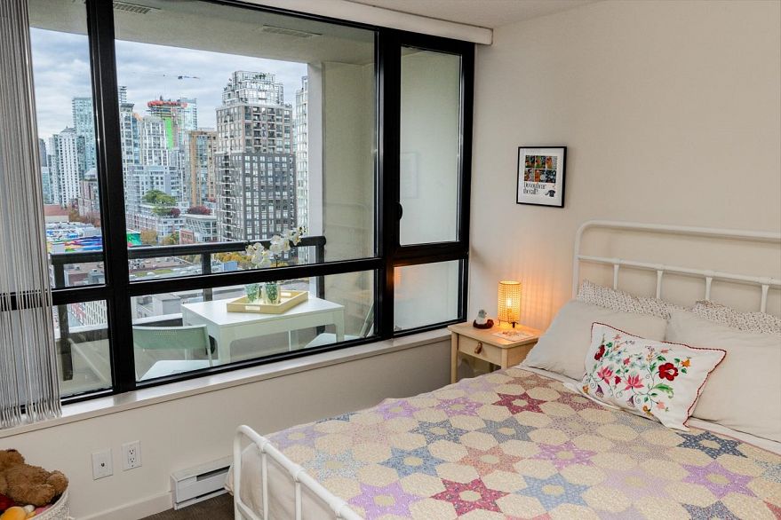 1706 909 Mainland Street