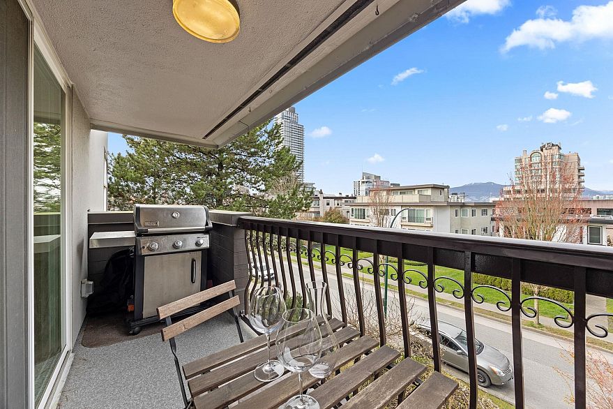 301 1352 W 10th Avenue