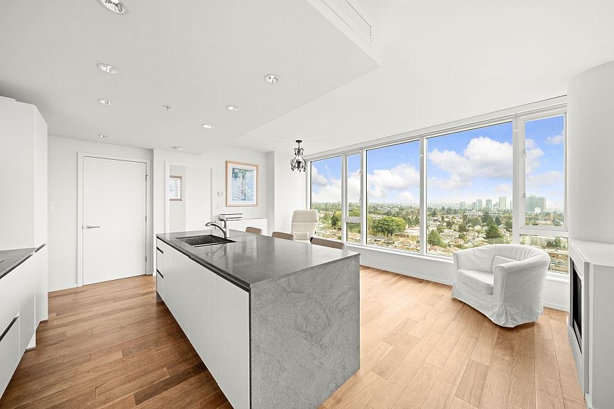 1808 8555 Granville Street