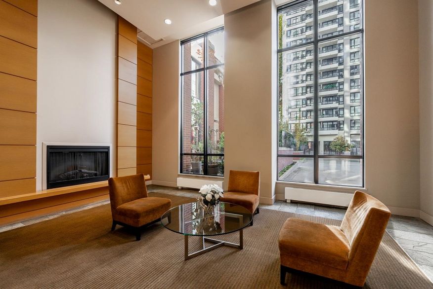 1706 909 Mainland Street