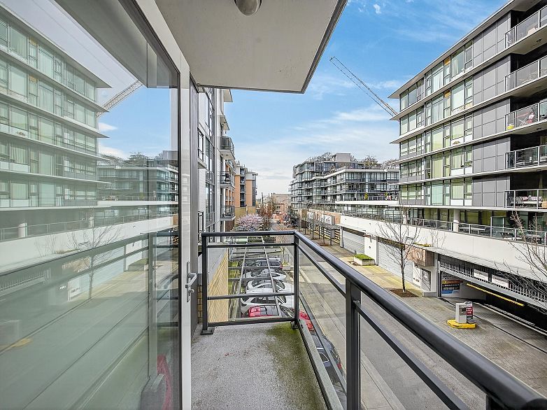 301 2565 Maple Street