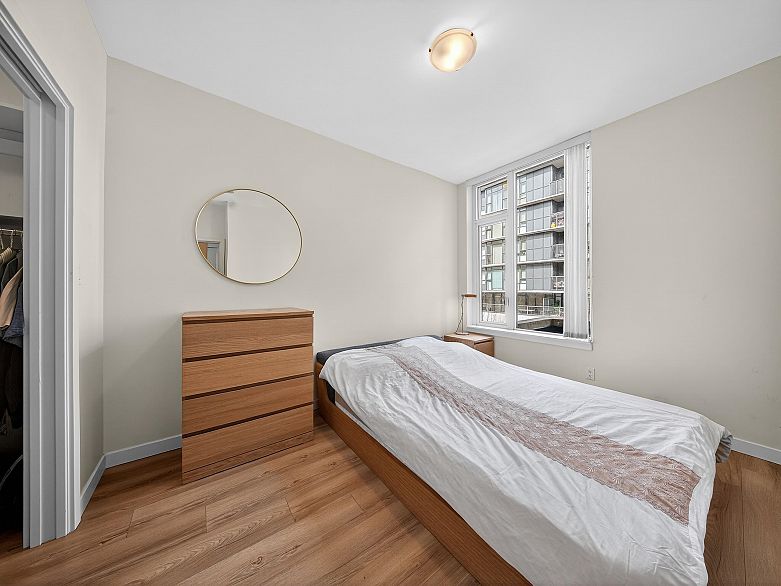 301 2565 Maple Street