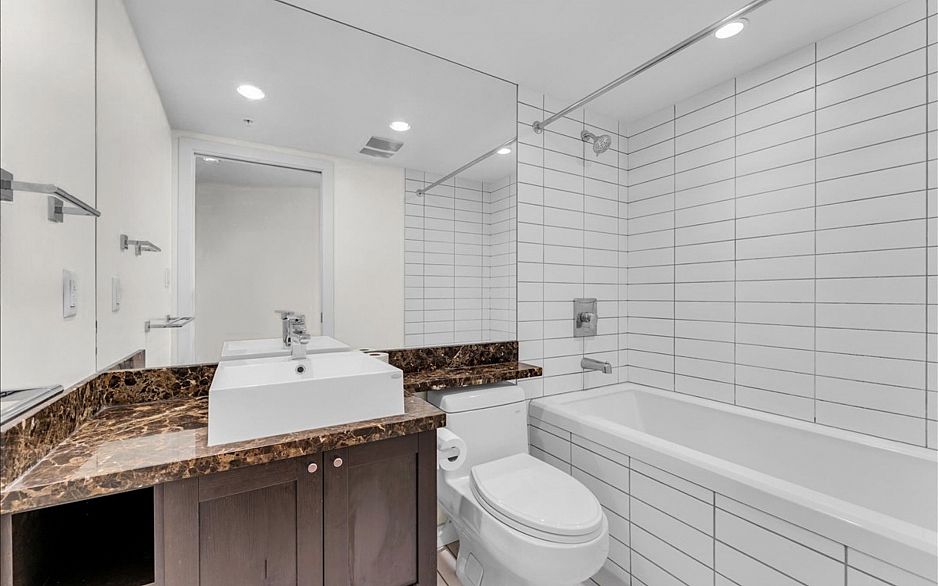 1009 4815 Eldorado Mews