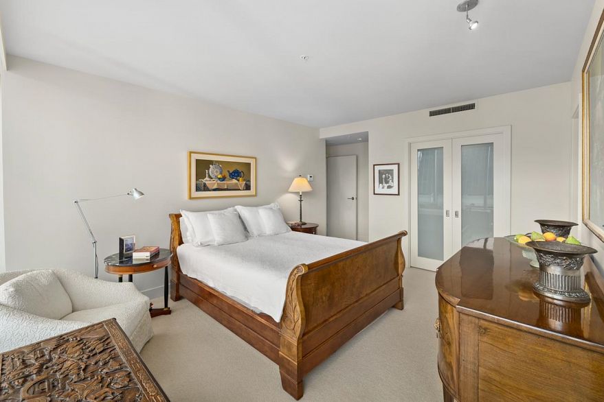 3302 1111 Alberni Street