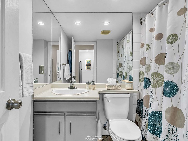 109 555 W 14th Avenue