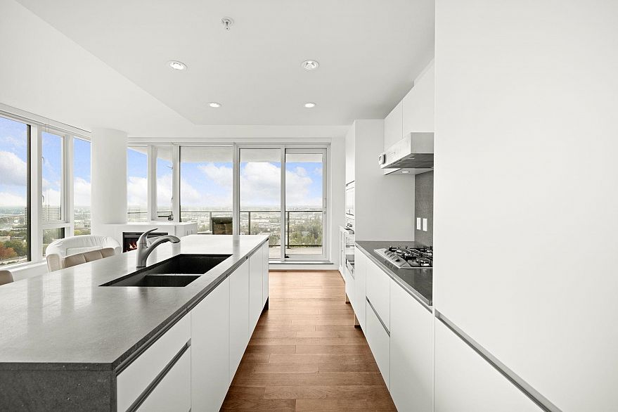 1808 8555 Granville Street