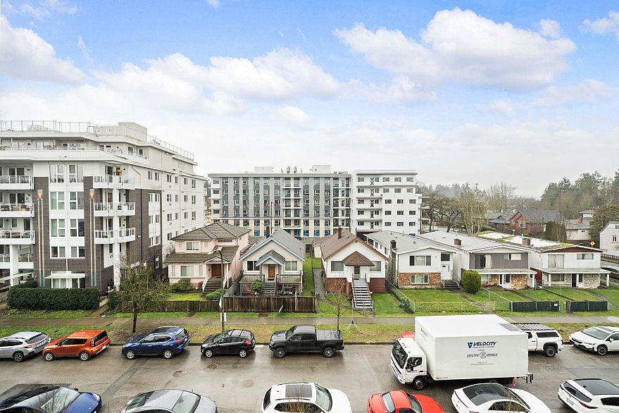 406 4928 Quebec Street