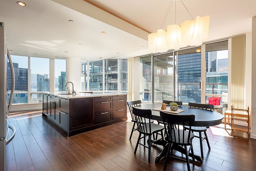 2902 1166 Melville Street