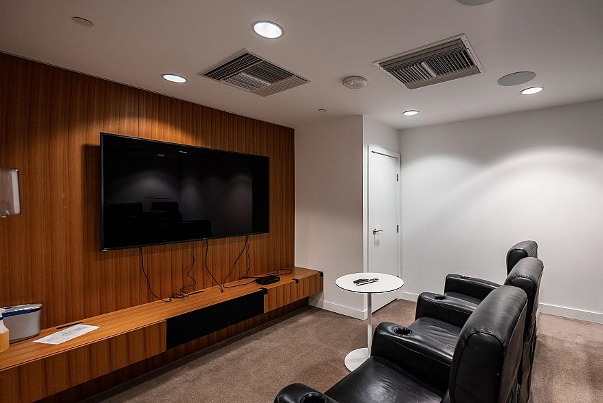 1801 4638 Gladstone Street