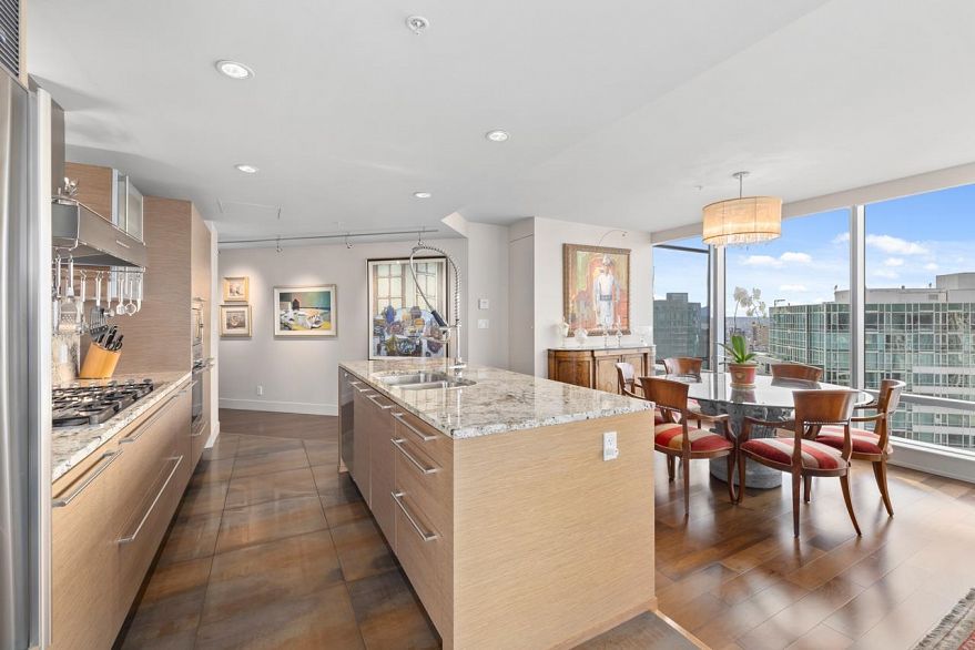 3302 1111 Alberni Street