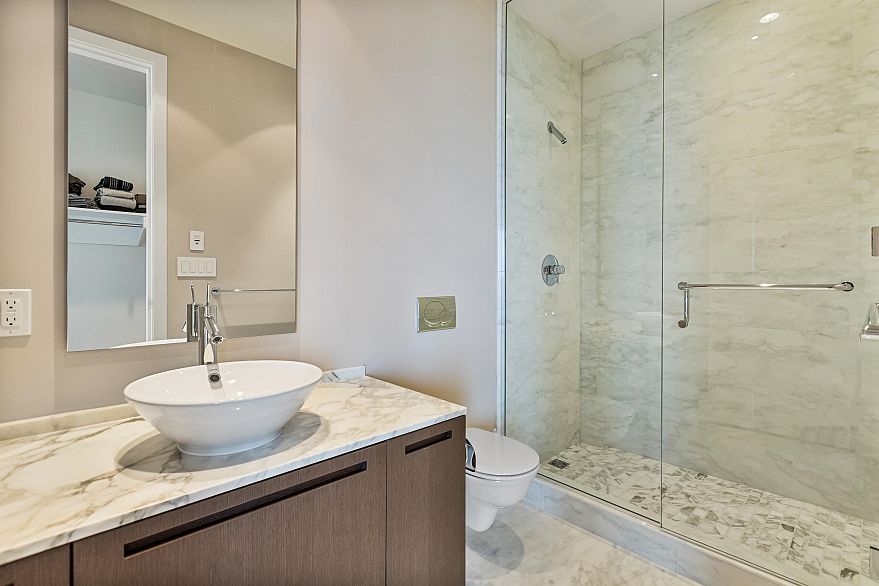 5501 1128 W Georgia Street